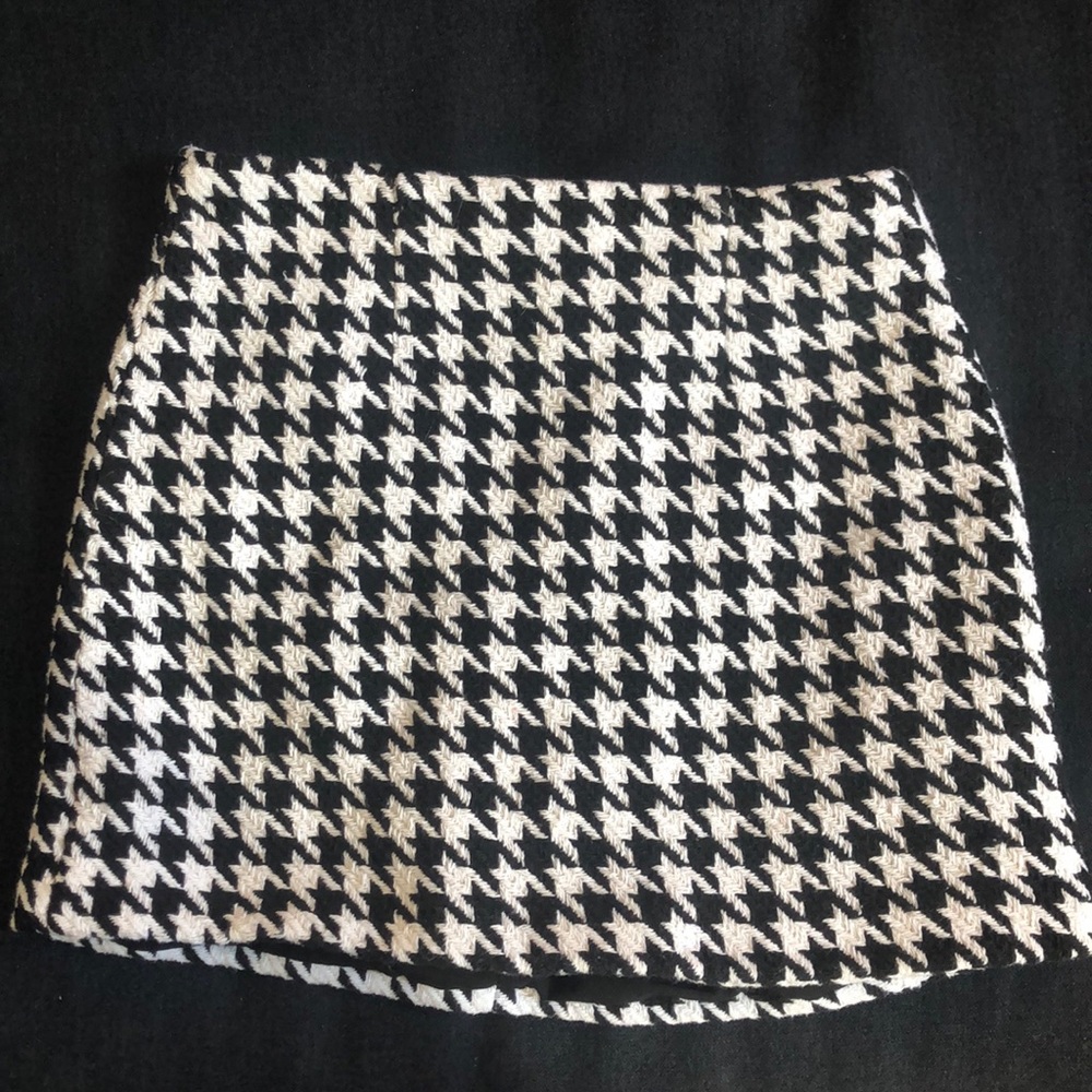 Forever 21 houndstooth mini skirt